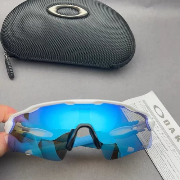 Oakley Sports Sunglasses - Blue Lens & White Frame - Picture 1 of 4